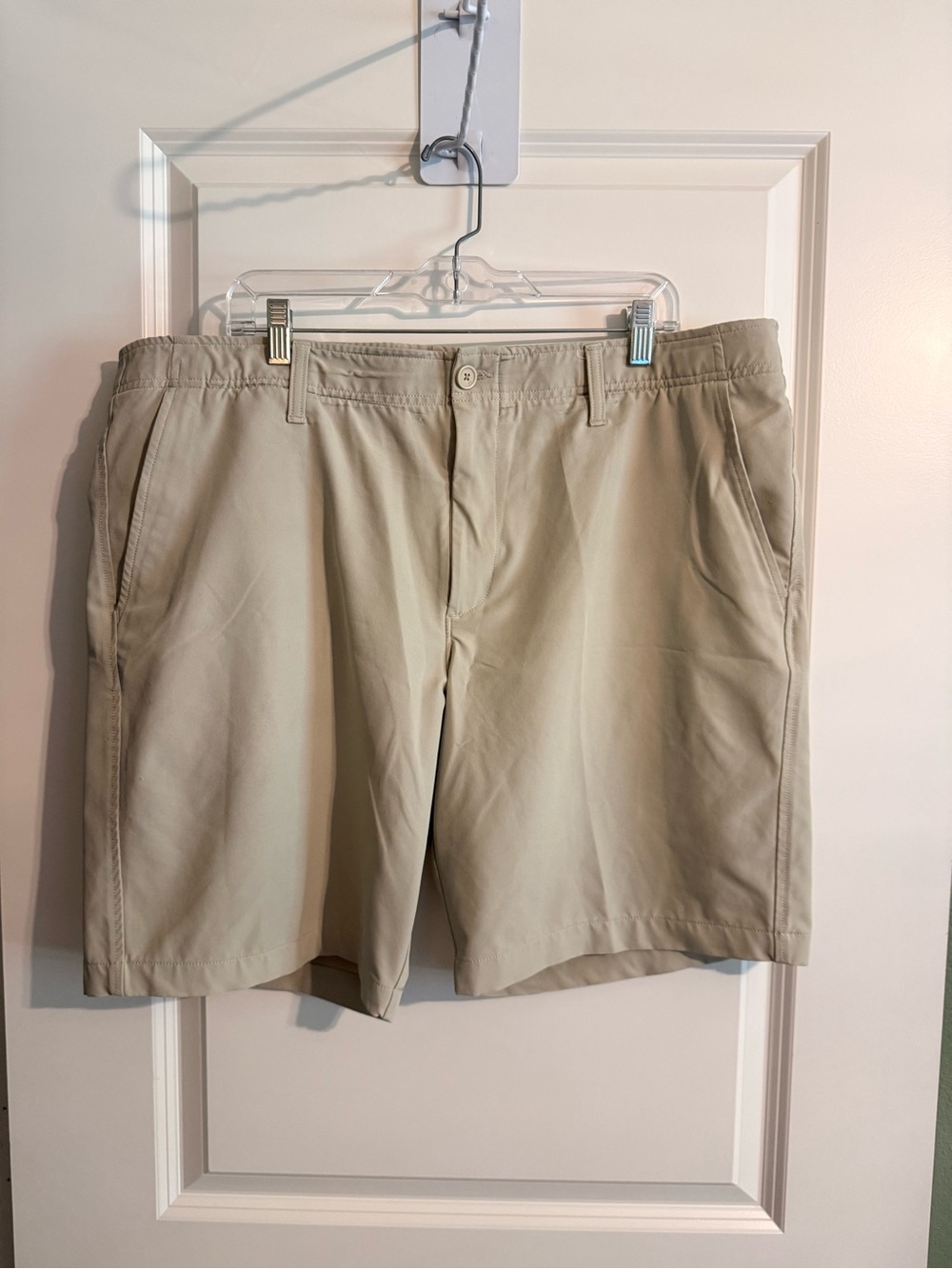 Under Armour Men's Tan Flat-Front Golf Shorts